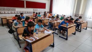 Uşak'ta yaz okulu uygulaması başladı