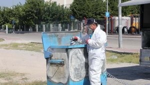 Yunusemre'de konteynerler dezenfekte ediliyor