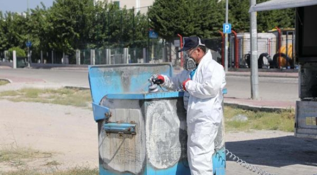 Yunusemre'de konteynerler dezenfekte ediliyor