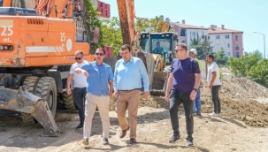 1 yılda 150 bin metrekare kilit parke taşı, 5 bin ton asfalt serildi