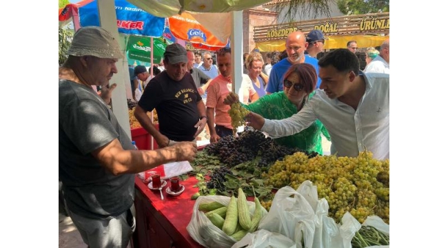 14'üncü Karaburun Kösedere Üzüm Şenliği'ne yoğun ilgi