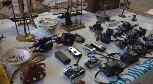 Aliağa'daki antika pazarı adeta zamanda yolculuk yaptırıyor