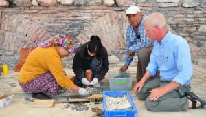 En büyük sinagogu kadınlar yeniliyor