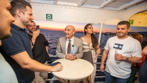 Başkan Soyer, vatandaşlarla Körfez turuna katıldı, mesaj verdi