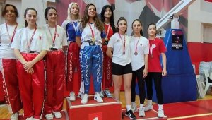 Bayraklı Belediyesi sporcularından Kick Boks'ta bronz madalya