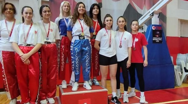 Bayraklı Belediyesi sporcularından Kick Boks'ta bronz madalya