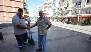 Bayraklı'da belediye işçisi, bulduğu 15 bin lirayı teslim etti