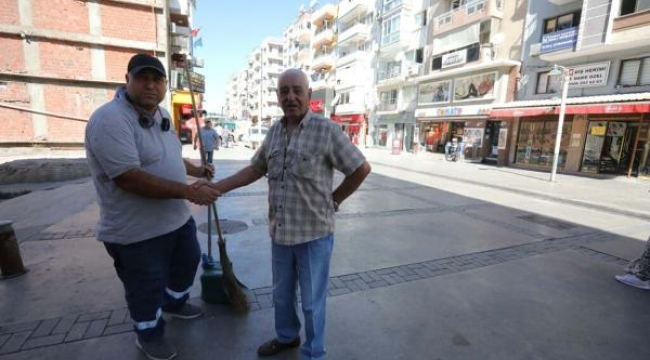 Bayraklı'da belediye işçisi, bulduğu 15 bin lirayı teslim etti