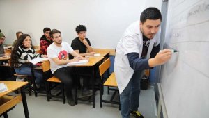 Bayraklı'da sosyal etkinlik merkezinde ön kayıtlar başladı