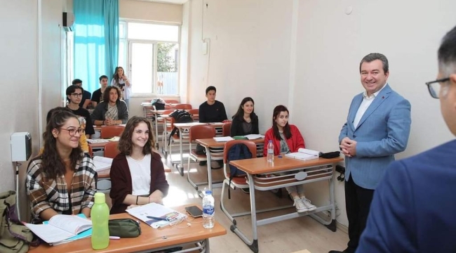 Bergama Belediyesi Yaşam Boyu Eğitim Merkezi kursundan 87 üniversiteli çıktı