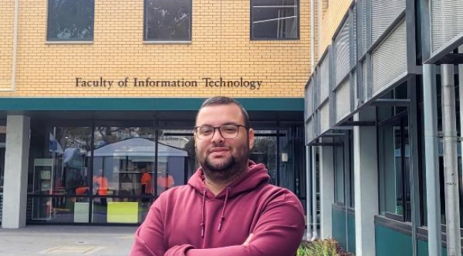 Birincilikle bitirdi, Avustralya'dan burs aldı  