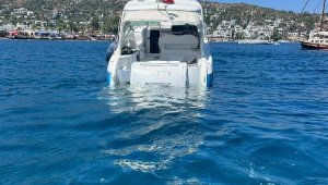 Bodrum'da 11 metrelik motoryat battı
