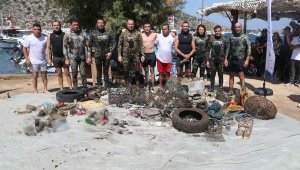 Bodrum'da deniz dibinden 128 kilogram atık çıktı