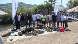 Bodrum'da denizden 76 kilo gram katı atık çıkarıldı