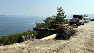 Bodrum'da su isale hattı patlamasında trafiğe kapatılan yol onarılıyor
