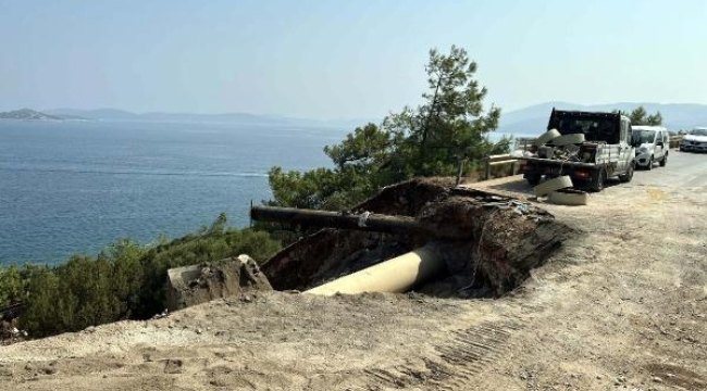 Bodrum'da su isale hattı patlamasında trafiğe kapatılan yol onarılıyor