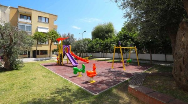 Buca'da parklar yenilendi! Oyun alanlarına yeni ağaçlar dikildi