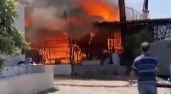 Cami lojmanında yangın! İmamın annesi öldü