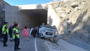 Cip alt geçide uçtu; sürücü hayatını kaybetti