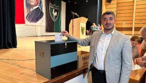 Denizlispor'da Başkan Uz güven tazeledi