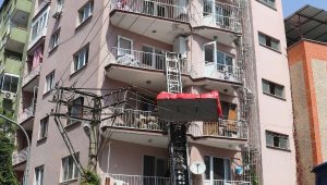 Eşya taşıma asansöründen düşen koltuk, elektrik kesintisine neden oldu