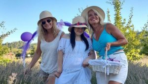 Gönüllülerin dikip hasat ettiği lavantalar öğrencilere burs oluyor