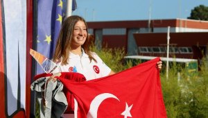 Göztepeli Defne dünyanın zirvesinde