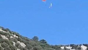 İp dolandı, 'yedek paraşüt' hayatını kurtardı