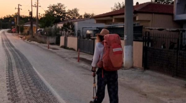 İspanya'dan yürüyerek çıktığı Kudüs yolculuğunda Çanakkale'ye ulaştı