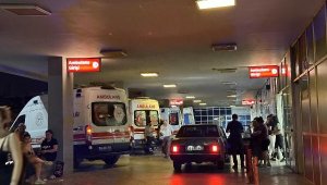 İzmir'de annesine satırla saldıran şüpheli tutuklandı