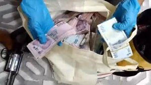 İzmir'de torbacıların kuryesine baskın!