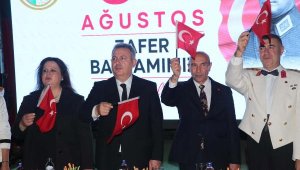 İzmir'in yeni Valisi Dr. Elban'dan 30 Ağustos resepsiyonu