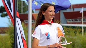 İzmirli Parla sörfte tarih yazdı 