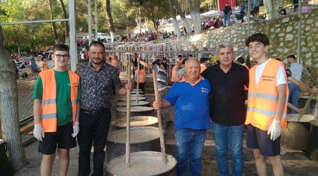 Karacasu'da 741 yıllık gelenekte 50 kazan keşkek dağıtıldı