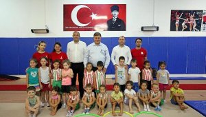 Karşıyaka'da geleceğin jimnastikçileri yetişiyor