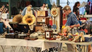 Karşıyaka'da tüketim çılgınlığına karşı 2. El Pazarı