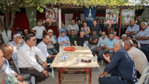 Kınık'ta salçalık domates ve karpuz hasadı etkinliği düzenlendi