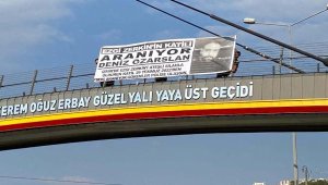 Kızlarının katilini pankartla arıyorlar