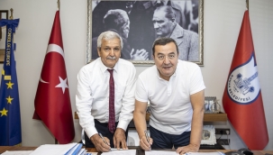 Konak'ta öğrencilere kırtasiye desteği