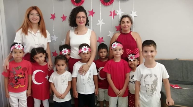 Kuşadası Anne-Baba Çocuk Merkezi'nde Zafer kutlamaları