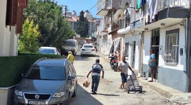 Kuşadası Körfezi'nde 2 dakika arayla 2 deprem