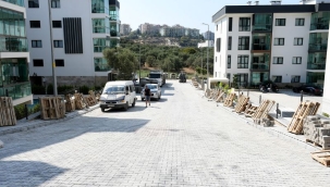 Kuşadası modern yollara kavuşuyor! Belediye ekipler her gün yol yapıyor