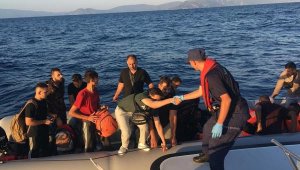 Kuşadası'nda 25 kaçak göçmen kurtarıldı