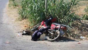 Manisa'da otomobille çarpışan kaskız motosikletli hayatını kaybetti