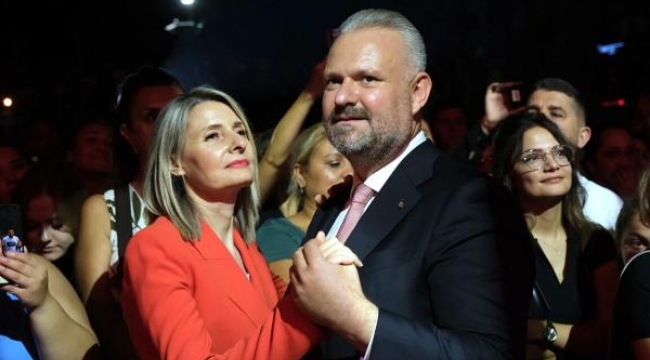 Menemen Belediye Başkanı Pehlivan'dan 'Zafer' dansı