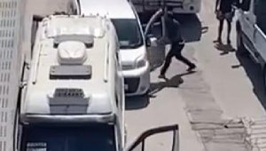 O anlar! Minibüs şoförü bıçakla saldırdı