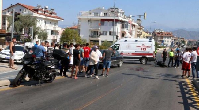 Motosikletle otomobilin çarpıştığı 1 kişinin öldüğü kaza kamerada