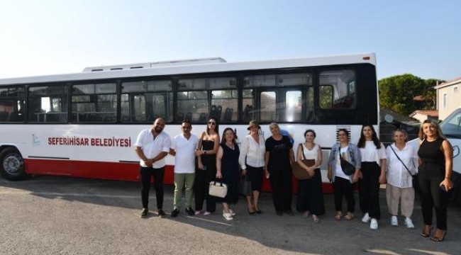 Öğrencilerin ulaşım sorunu için Seferihisar'a otobüs hibe edildi