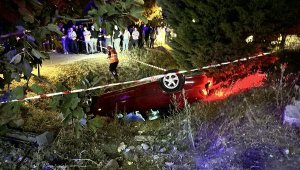 Otomobil, üç araca çarptı, su kanalına düştü: 3 ölü