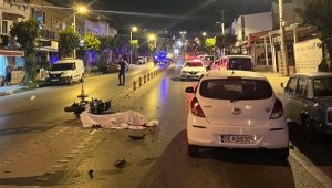 Otomobile çarpan motosikletin sürücüsü öldü; kaza anı kamerada